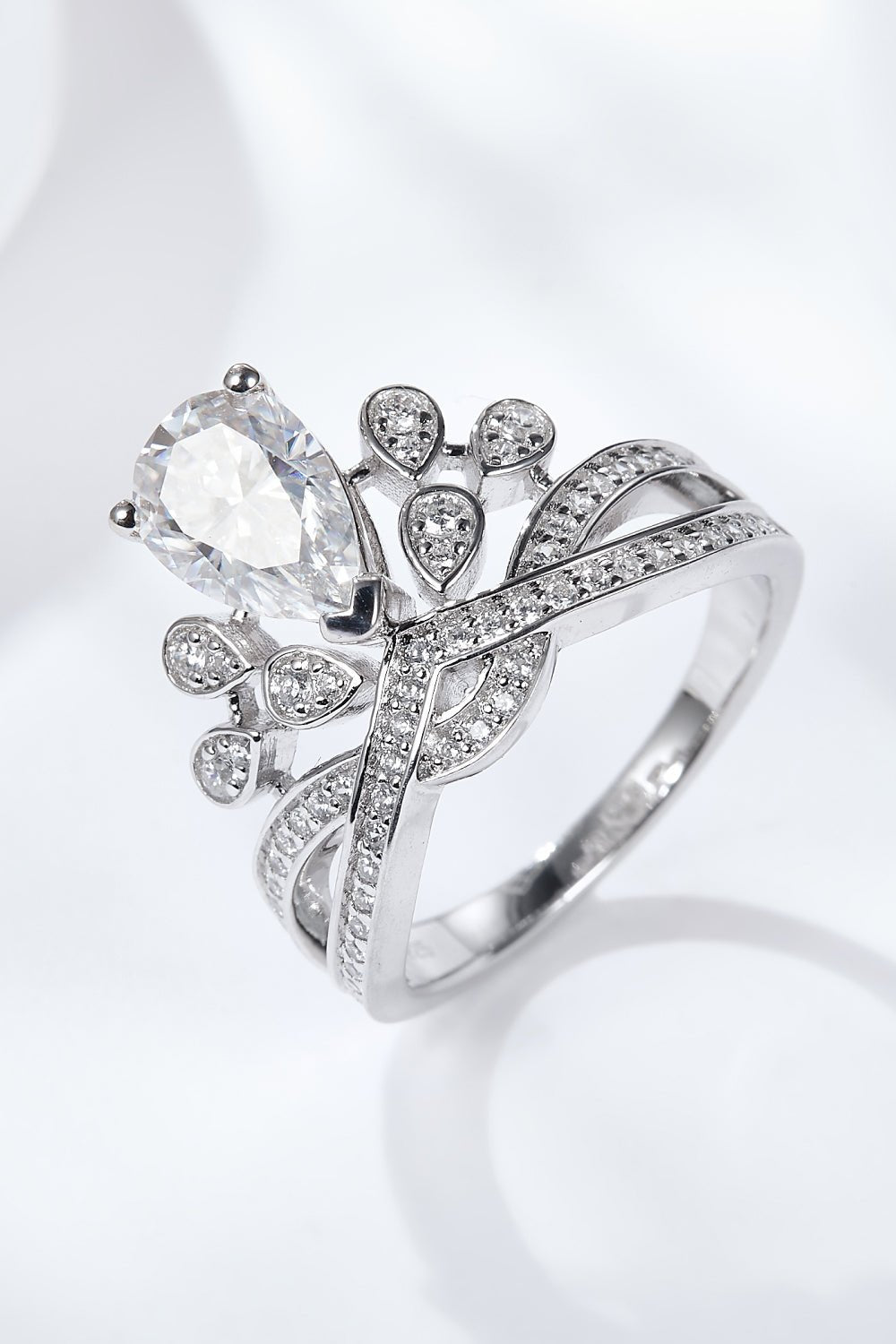 1.5 Carat Moissanite Crown - Shaped Ring - Eco4life Clothing and Accessories